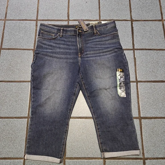 Lee Women's Regular Fit Mid Rise Capri Blue Jeans Size 18 - Picture 3 of 10